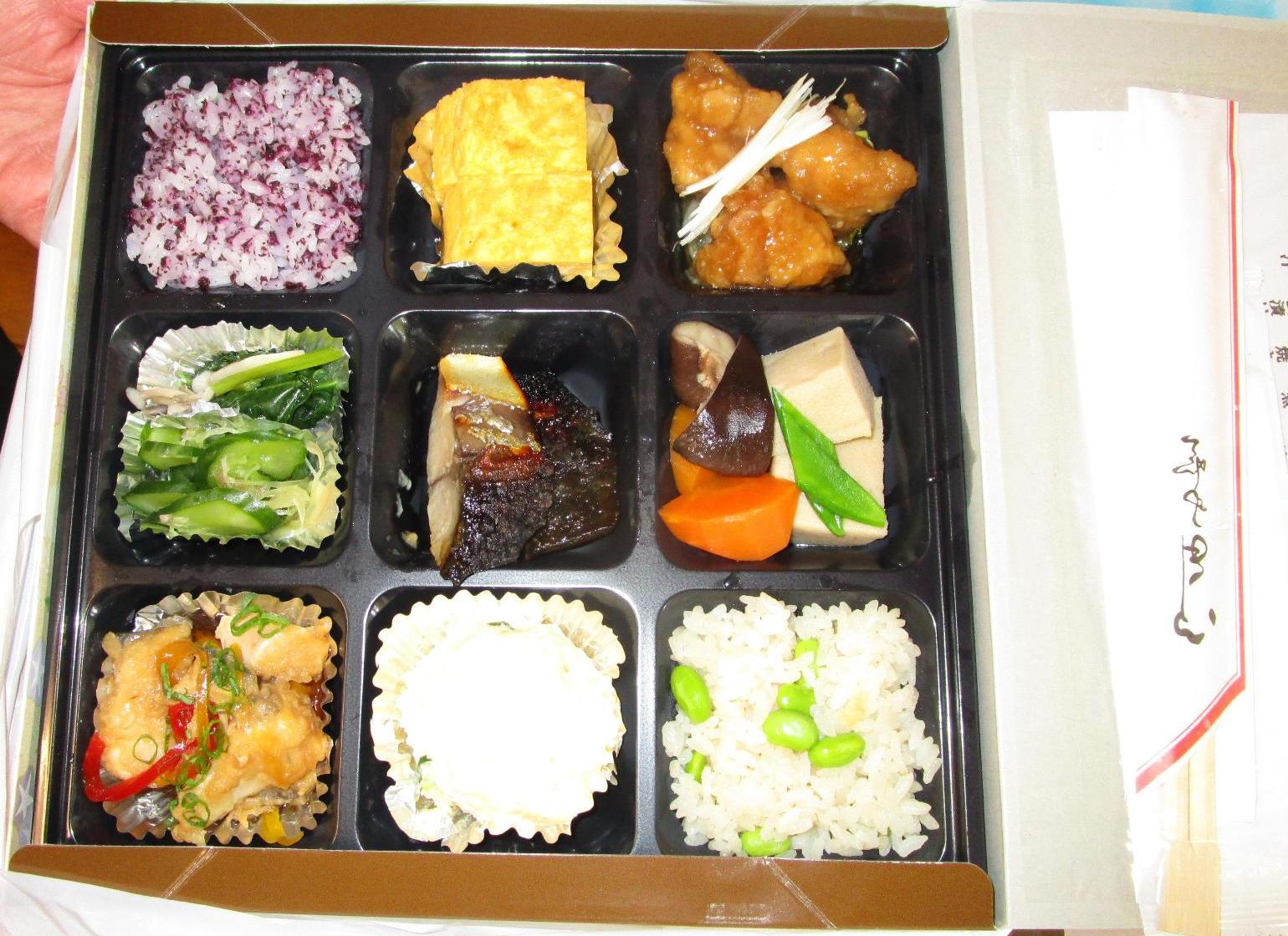 配食される弁当の例