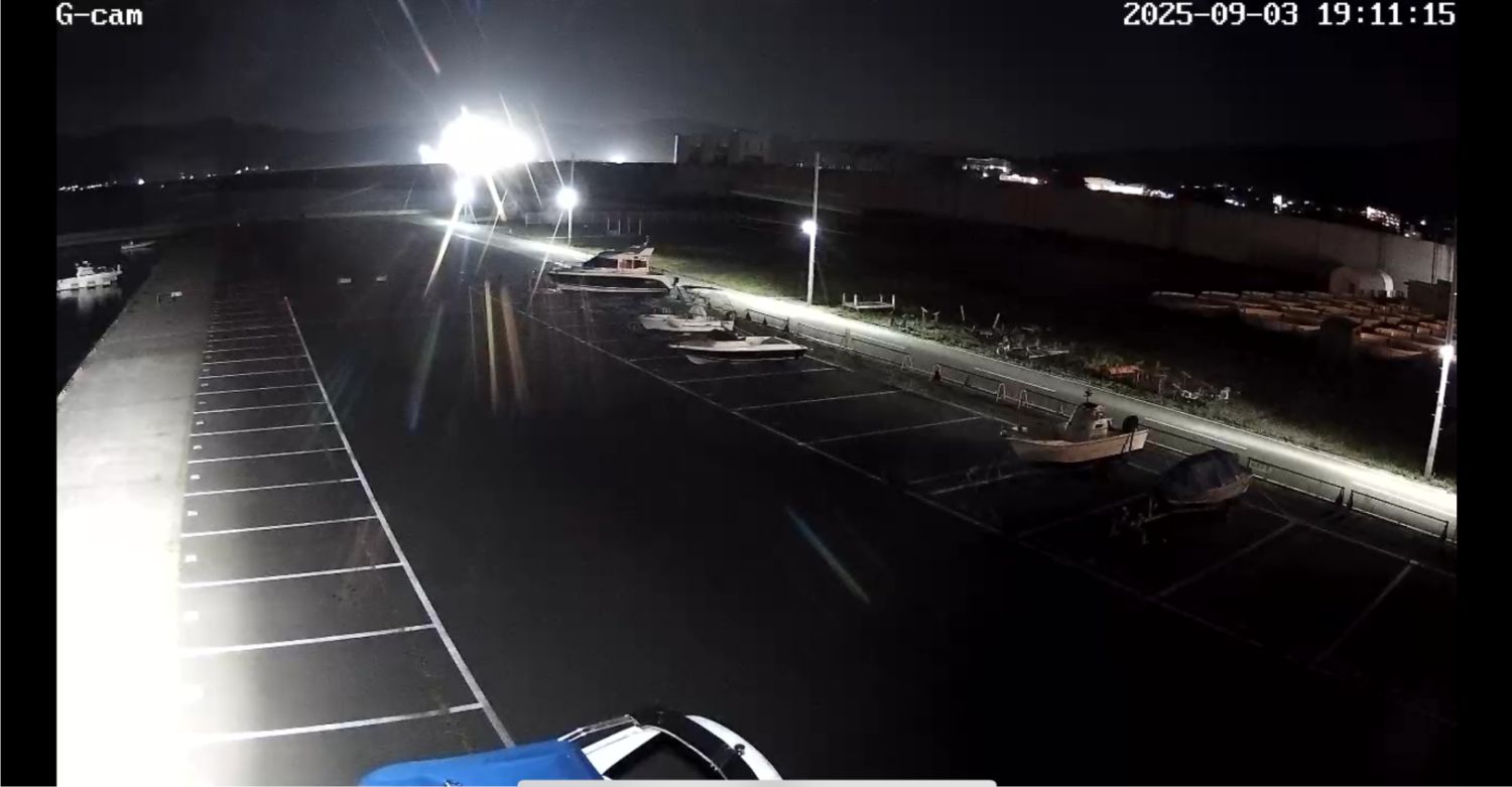 利用調整施設内にある情報カメラで撮影した夜間の岸壁及び船置場写真