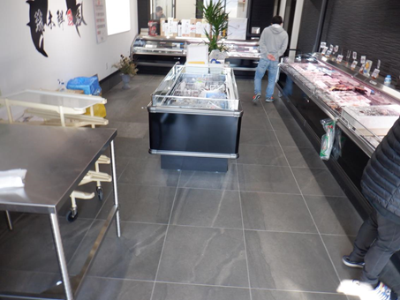 荒木鮮魚店 段差のない店内