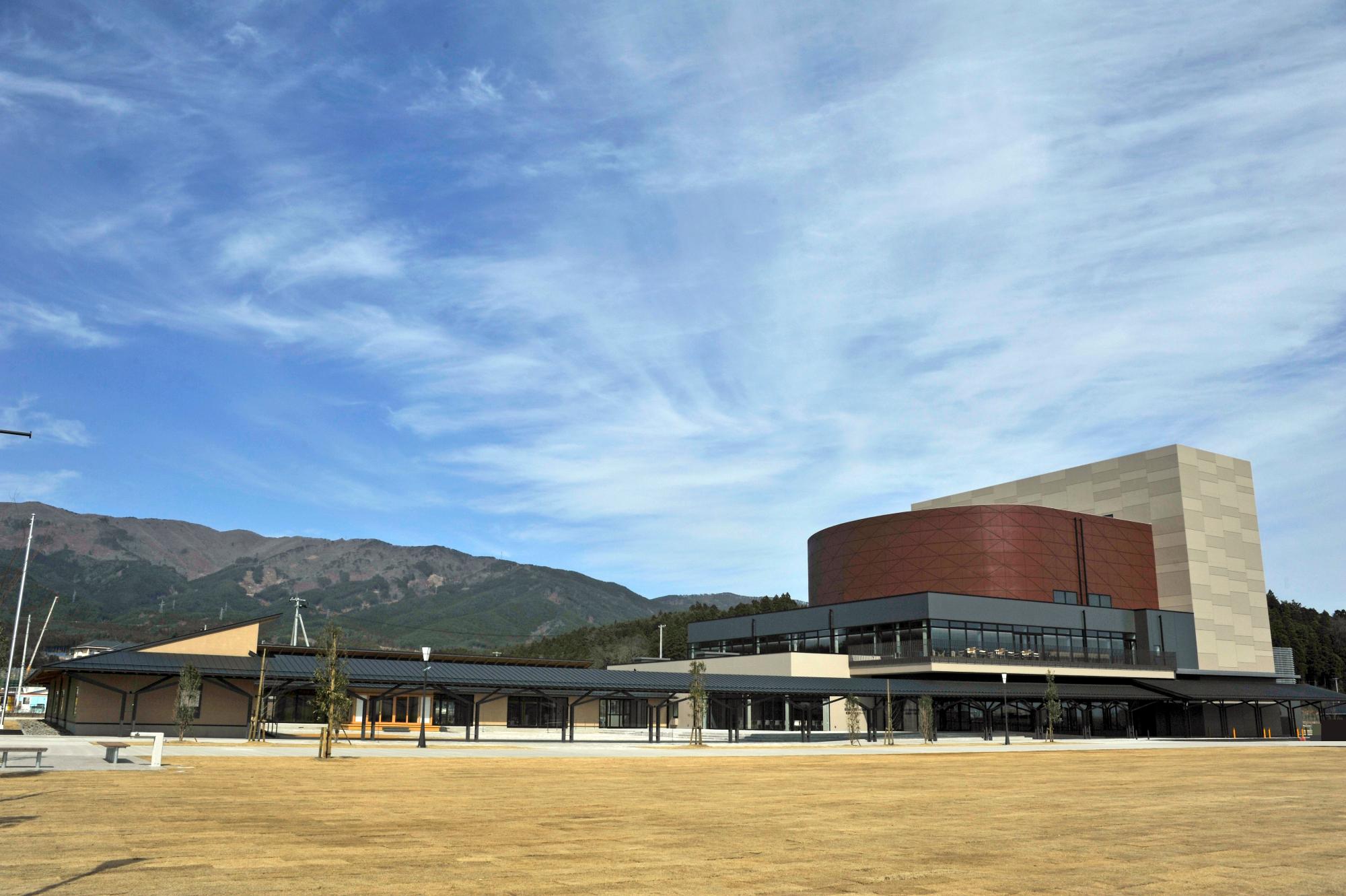 被災後新しく建設された陸前高田市民文化会館の写真