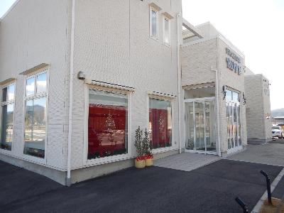 ファッションロペ×東京屋カフェ 店舗入口のスロープ