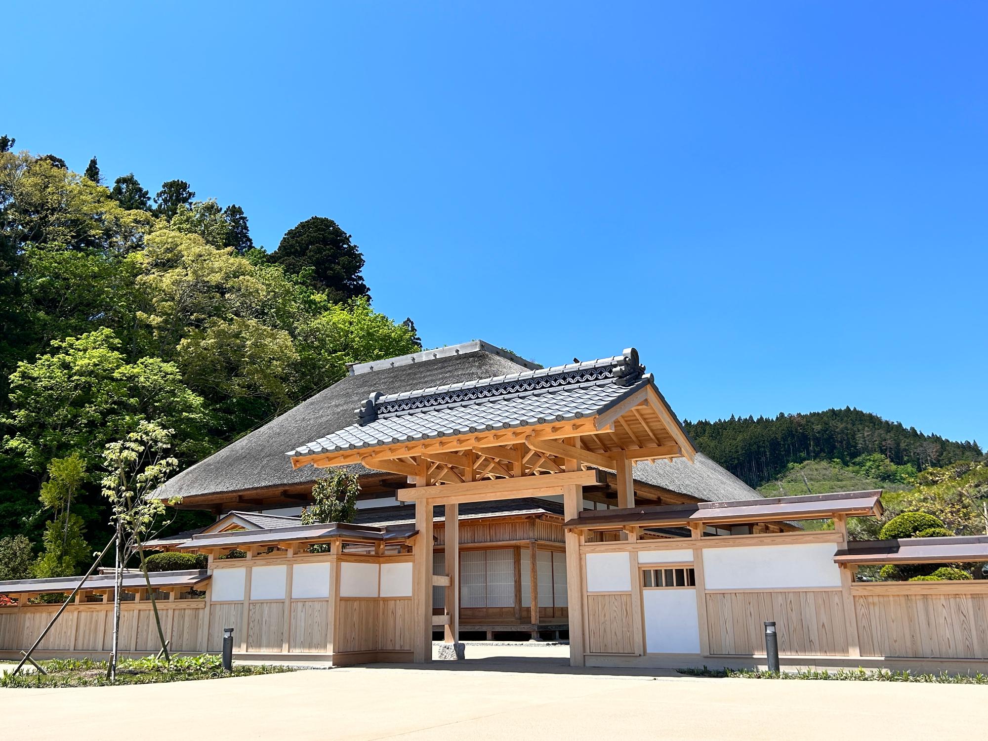 正門